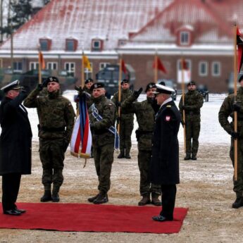 Komandor porucznik Waldemar Przygoda żegna się z 8. Kołobrzeskim Batalionem Saperów w Dziwnowie