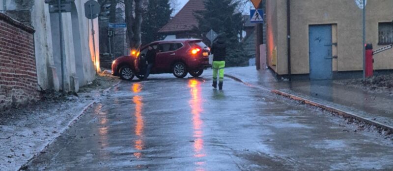 Gołoledź paraliżuje region. Drogi jak lodowiska, pociągi odwołane Gołoledź paraliżuje region. Drogi jak lodowiska, pociągi odwołane