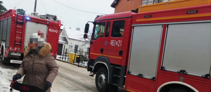 Interwencja służb przy ul. Kasztanowej w Międzywodziu. Doszło do zgonu kobiety