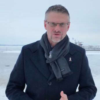 Burmistrz Dziwnowa pokazuje, jak może wyglądać uzdrowisko. Wizyta w Dąbkach jako inspiracja dla Dziwnówka i Łukęcina [FILM]