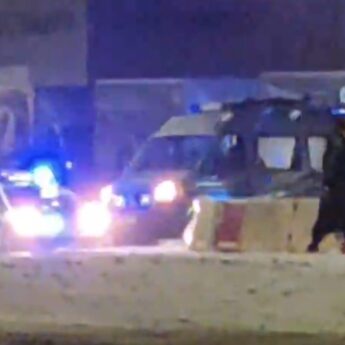 Policyjny pościg za pijanym kierowcą. Kolizja z radiowozem, ranny policjant