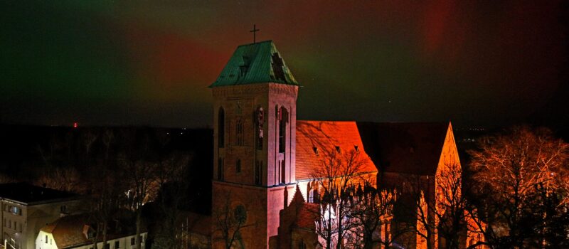 Natura dała niezwykły show! Zorza polarna rozświetliła niebo! [ZDJĘCIA]