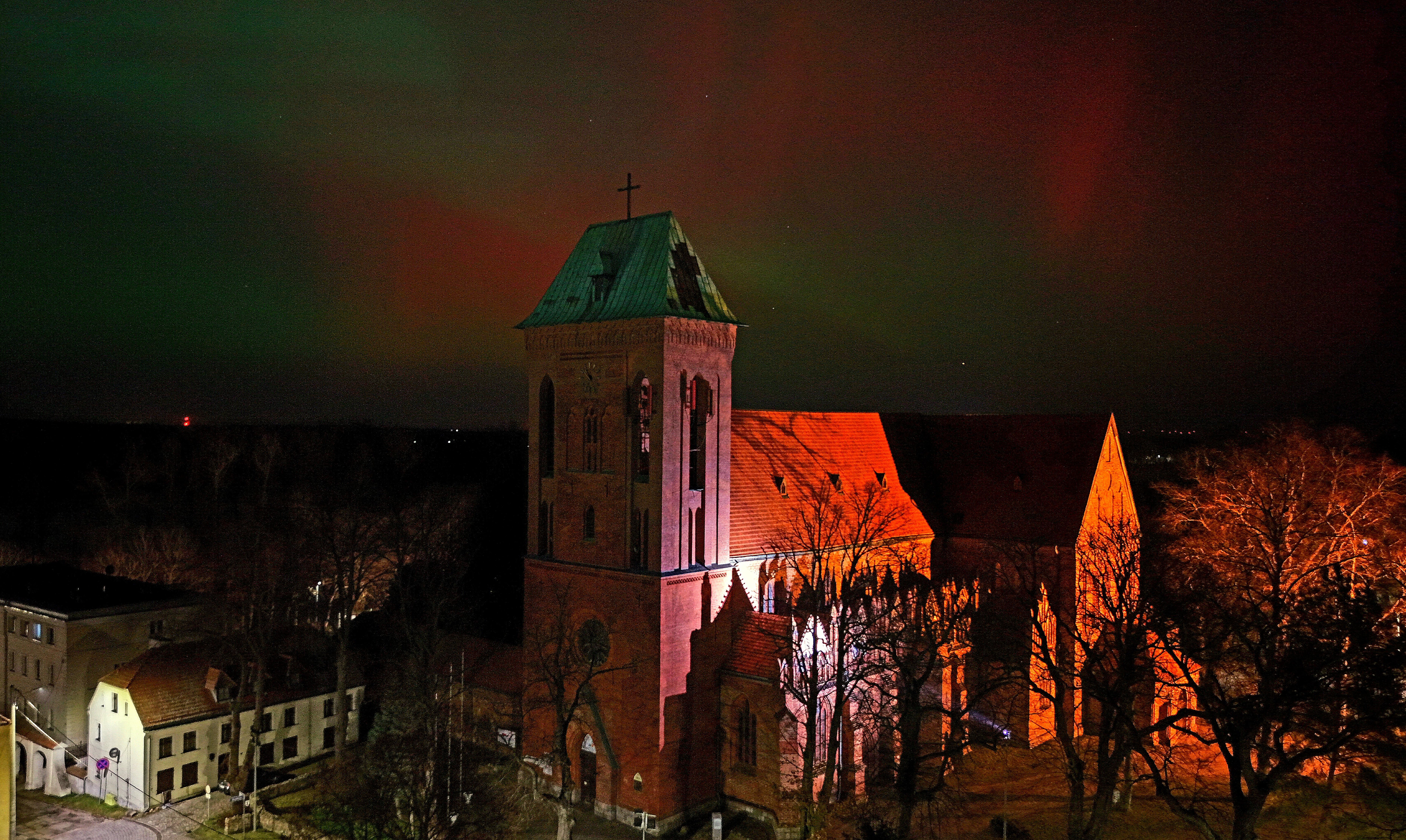 Natura dała niezwykły show! Zorza polarna rozświetliła niebo! [ZDJĘCIA]