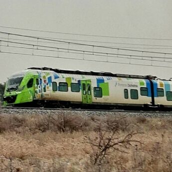 Pociągi stoją w regionie. Przymusowy postój składu pod Wolinem [AKTUALIZACJA]