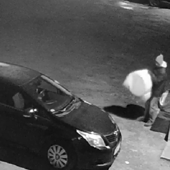 Trzy dni refleksji wystarczyły. Mężczyzna "odebrał" zużyte opony spod przychodni w Kamieniu Pomorskim