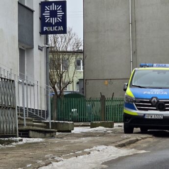 Poza godzinami pracy zatrzymali kierowcę z zakazem