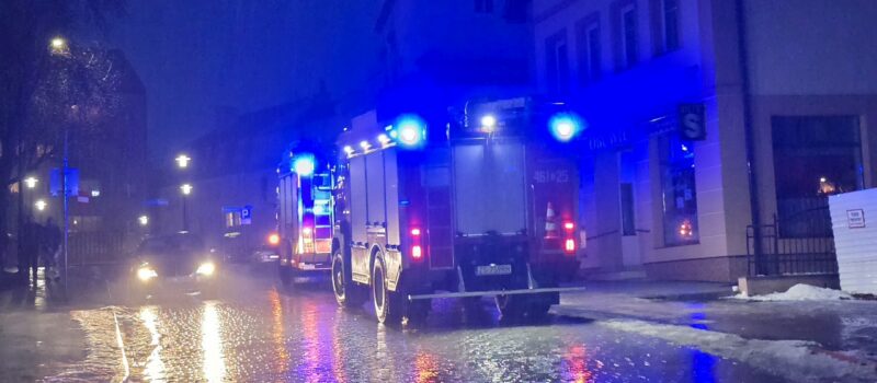 Zalany garaż przy ul. Gryfitów. Szybka interwencja strażaków