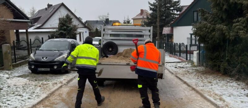 Zielone Międzyzdroje walczą z gołoledzią. Prace trwają od nocy