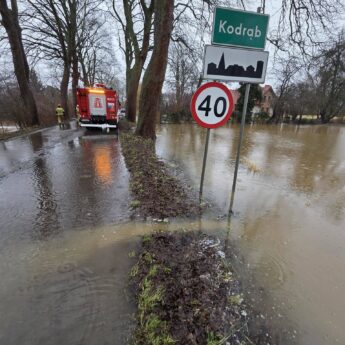 Kodrąb pod wodą. Strażacy walczą ze skutkami gwałtownej odwilży