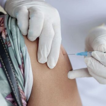 Ponad tysiąc zgonów z powodu grypy w tym sezonie. Sanepid apeluje o szczepienia i ostrożność