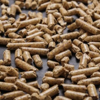 Pellet znika ze składów opału. Surowa zima wywołała kryzys na rynku opału