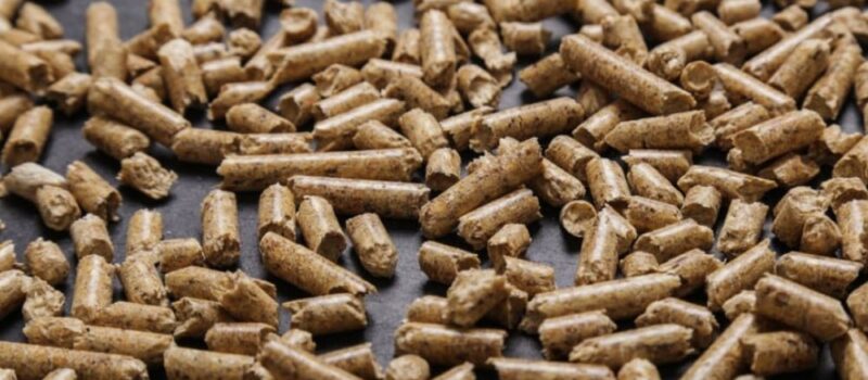 Pellet znika ze składów opału. Surowa zima wywołała kryzys na rynku opału