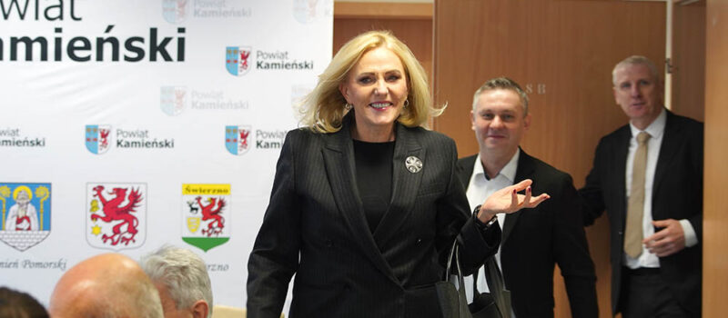 Samorządowcy obradowali w Kamieniu Pomorskim. Bezpieczeństwo, rynek pracy, zwierzęta i pieniądze z „zielonej” subwencji