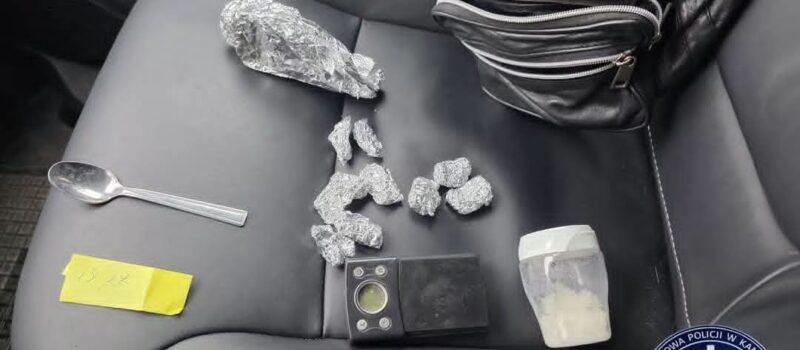 Kierowca pod wpływem narkotyków w rękach funkcjonariuszy Kierowca pod wpływem narkotyków w rękach funkcjonariuszy