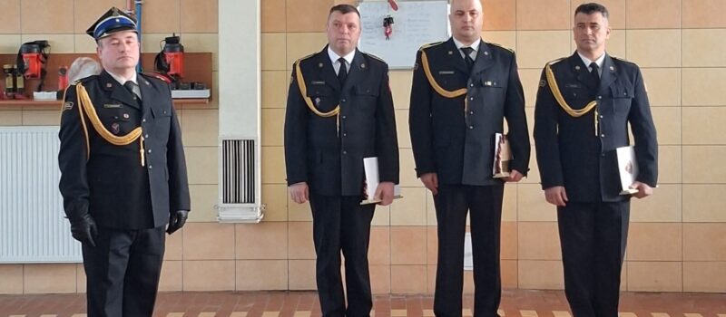 Trzech strażaków kończy służbę. W kamieńskiej komendzie były podziękowania i nowe awanse Trzech strażaków kończy służbę. W kamieńskiej komendzie były podziękowania i nowe awanse