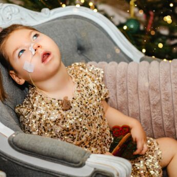 Mała Kornelka z Kamienia Pomorskiego ma szansę zobaczyć świat. Trwa zbiórka na operację