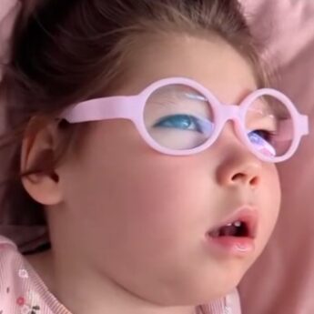 Wciąż możecie pomóc Kornelce z Kamienia Pomorskiego zobaczyć świat! Trwa zbiórka na operację