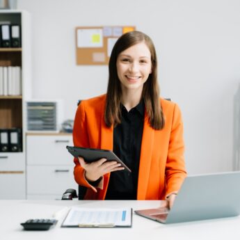 Księgowość czy kadry i płace? Sprawdź, który kurs szybciej otworzy Ci drzwi do pracy