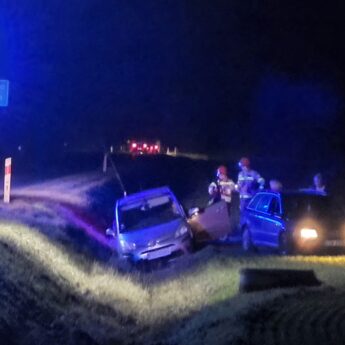 Citroën wylądował w rowie pod Rekowem. Utrudnienia w ruchu