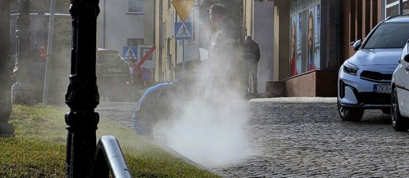 Dym w kanałach, kontrola w mieście. PGK sprawdza szczelność i prawidłowość przyłączy [FILM]