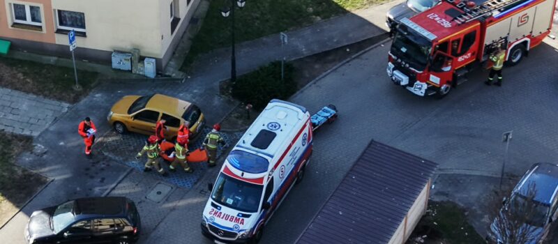 Interwencja służb na Staromiejskiej. Strażacy pomogli ratownikom Interwencja służb na Staromiejskiej. Strażacy pomogli ratownikom