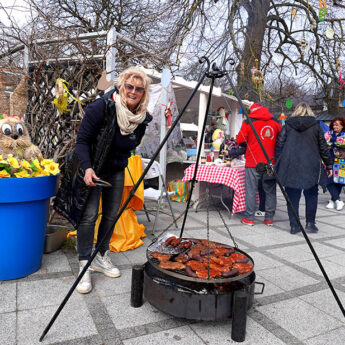 Świąteczna atmosfera w Dziwnowie. Jarmark wielkanocny przyciągnął mieszkańców