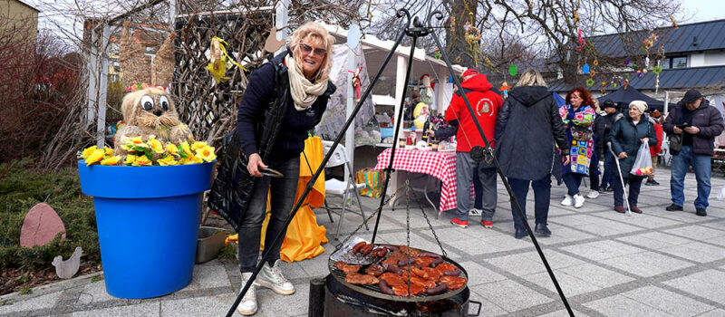 Świąteczna atmosfera w Dziwnowie. Jarmark wielkanocny przyciągnął mieszkańców