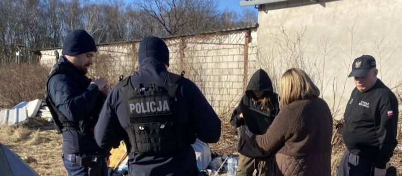 Policja liczy osoby w kryzysie bezdomności w powiecie kamieńskim