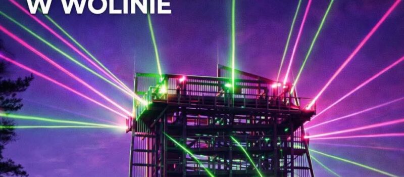 Pokaz laserowy na Wieży Widokowej w Wolinie. Wyjątkowy wieczór z okazji Dnia Kobiet