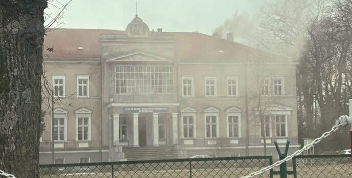 Co wydarzyło się w szkole w Benicach? Rodzice alarmują