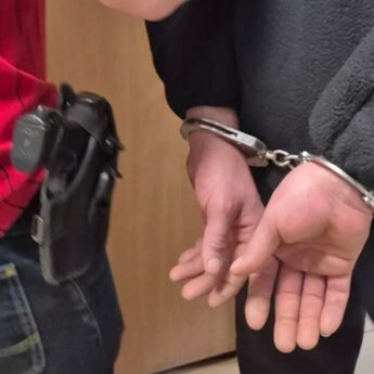 Cztery butelki whisky i przemoc wobec ekspedientki. Grozi mu 10 lat więzienia [FILM]