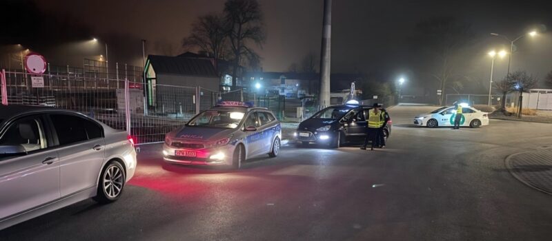 Nocna akcja policji w Międzyzdrojach. Pod lupą taksówki i przewozy „na aplikację” Nocna akcja policji w Międzyzdrojach. Pod lupą taksówki i przewozy „na aplikację”
