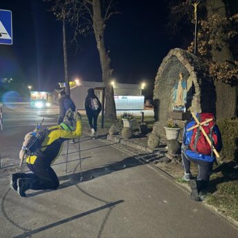 Nocą ruszyli na 45-kilometrową trasę. Za nami 7. kamieńska Ekstremalna Droga Krzyżowa