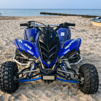 Quadem po plaży w Międzyzdrojach. Policja ostrzega: to poważne naruszenie przepisów