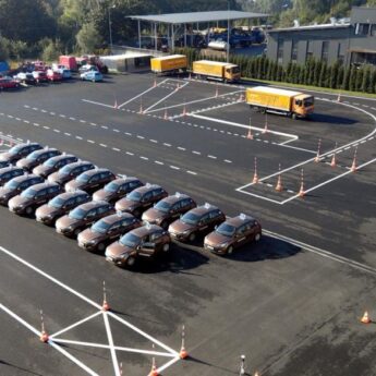 Koniec egzaminów na placu manewrowym? Rząd szykuje rewolucję w prawie jazdy