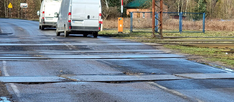 Przejazd kolejowy w Wysokiej Kamieńskiej zostanie zamknięty. Kierowcy muszą szykować się na objazdy Przejazd kolejowy w Wysokiej Kamieńskiej zostanie zamknięty. Kierowcy muszą szykować się na objazdy