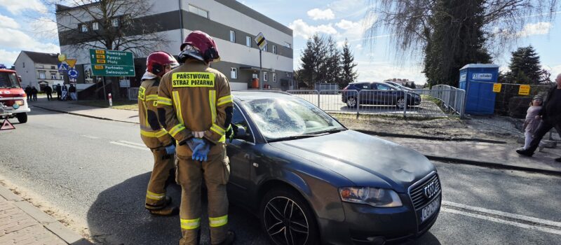 Potrącenie w centrum Golczewa. Jedna osoba poszkodowana, droga zablokowana