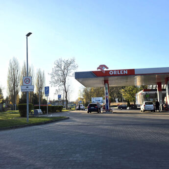 Niższy VAT i akcyza na paliwa zostają dłużej. Kierowcy zatankują taniej do połowy maja