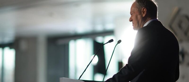 Sondaż: KO samodzielnym liderem. W Sejmie pięć partii