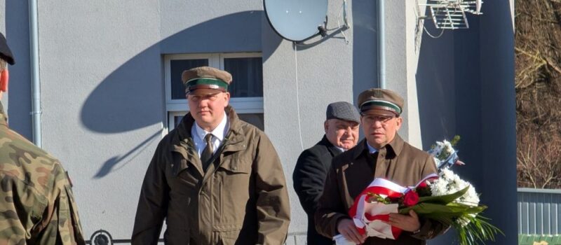 Leśnicy patronami szkoły w Wysokiej Kamieńskiej. „To ważny sygnał dla młodego pokolenia”