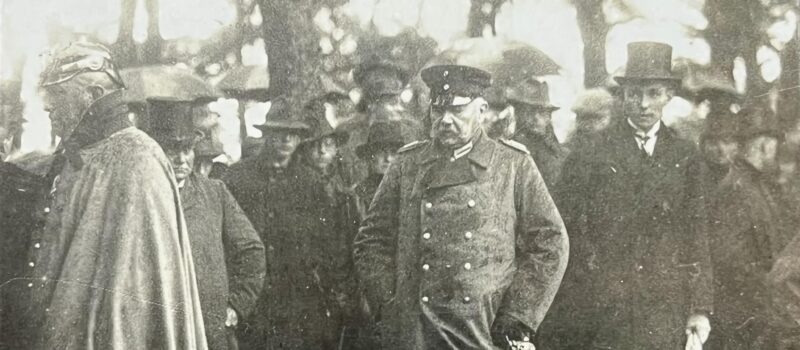 Spotkanie dwóch epok. Niezwykłe zdjęcie z Gostynia Spotkanie dwóch epok. Niezwykłe zdjęcie z Gostynia