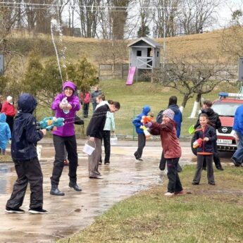 Woda lała się strumieniami. Strażacy i mieszkańcy razem ożywili tradycję w Lubinie