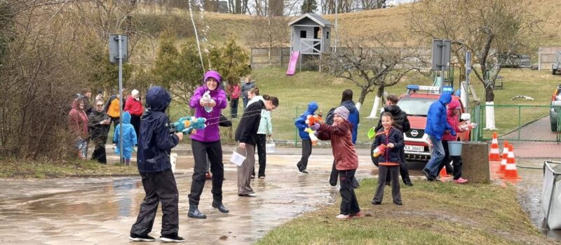 Woda lała się strumieniami. Strażacy i mieszkańcy razem ożywili tradycję w Lubinie