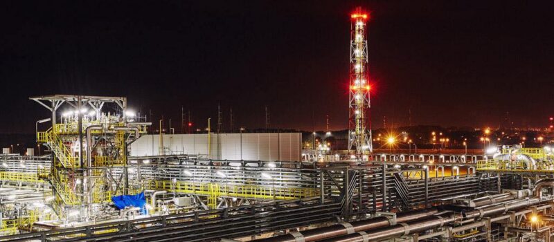 Słup ognia nad terminalem LNG w Świnoujściu. „To standardowa procedura”