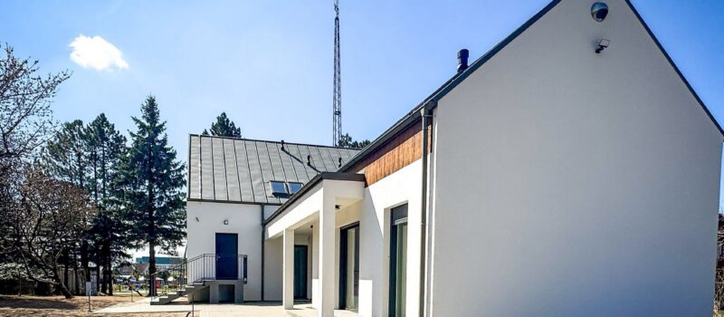 Przychodnia i policja pod jednym dachem. Nowoczesny budynek w Świerznie odebrany