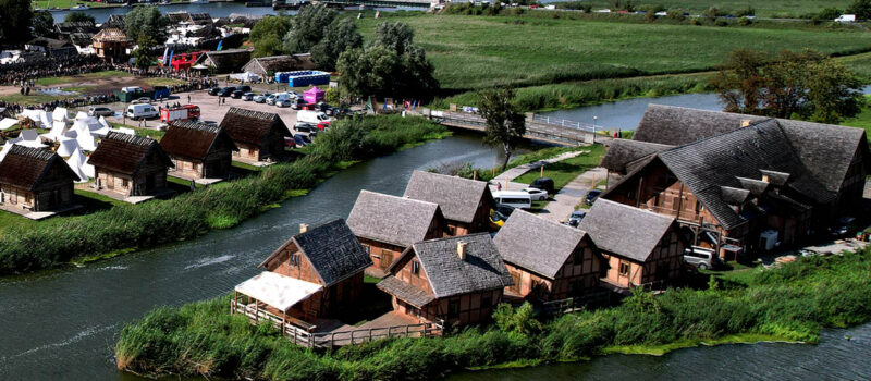 Zatarte ślady przeszłości. Tajemnicza drewniana konstrukcja odkryta nad Dziwną w Wolinie