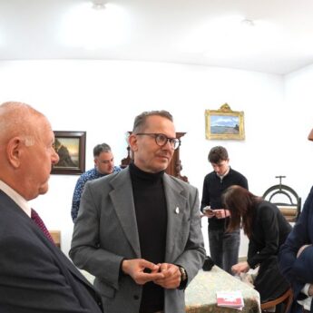 Lekcja obywatelska o bezpieczeństwie w Kamieniu Pomorskim. Mieszkańcy spotkali się z wicewojewodą