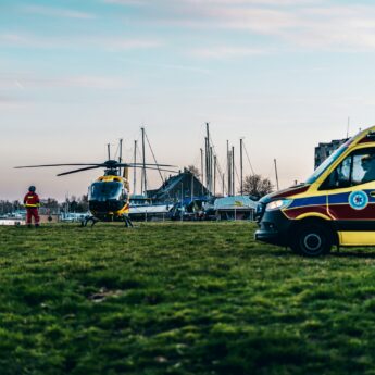 Śmigłowiec LPR lądował w Wolinie. 70-letnia kobieta trafiła do szpitala w Gryficach