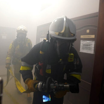 Alarm w Urzędzie Miejskim w Wolinie! Strażacy weszli do zadymionego budynku [ZDJĘCIA]