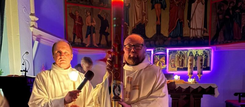 Światło zwyciężyło mrok. Uroczysta Wigilia Paschalna w Ładzinie Światło zwyciężyło mrok. Uroczysta Wigilia Paschalna w Ładzinie